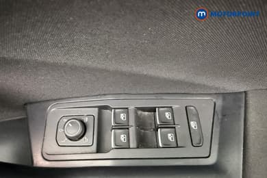 Volkswagen T-Roc Active Manual Petrol SUV - Stock Number (1669811) - 19th supplementary image