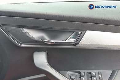 Skoda Karoq Se Drive Manual Petrol SUV - Stock Number (1677136) - 2nd supplementary image