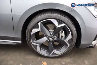 Skoda Superb Sportline Automatic Petrol Hatchback - Stock Number (1677847) - 27th supplementary image