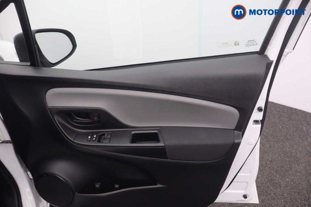 Toyota Yaris Active Automatic Petrol-Electric Hybrid Hatchback - Stock Number (1677294) - 8th supplementary image