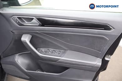 Volkswagen T-Roc R-Line Manual Petrol SUV - Stock Number (1674745) - 12th supplementary image