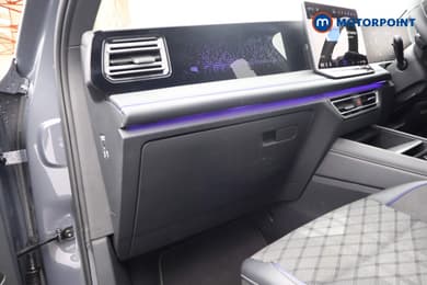 Volkswagen Tiguan R-Line Automatic Petrol Plug-In Hybrid SUV - Stock Number (1674471) - 32nd supplementary image