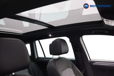 Volkswagen Tiguan R-Line Tech Manual Diesel SUV - Stock Number (1675919) - 19th supplementary image