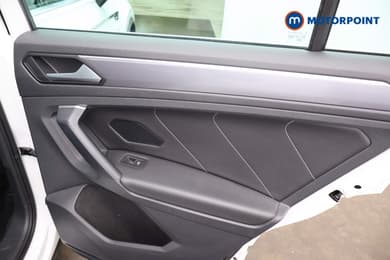 Volkswagen Tiguan R-Line Tech Manual Diesel SUV - Stock Number (1675919) - 23rd supplementary image