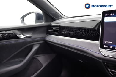 Volkswagen Passat R-Line Automatic Petrol Plug-In Hybrid Estate - Stock Number (1672190) - 11th supplementary image