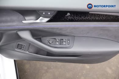 Volkswagen Passat R-Line Automatic Petrol Plug-In Hybrid Estate - Stock Number (1672190) - 17th supplementary image