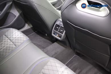Volkswagen Passat R-Line Automatic Petrol Plug-In Hybrid Estate - Stock Number (1672190) - 23rd supplementary image