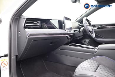 Volkswagen Passat R-Line Automatic Petrol Plug-In Hybrid Estate - Stock Number (1672190) - 32nd supplementary image