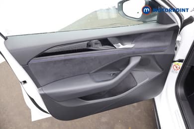 Volkswagen Passat R-Line Automatic Petrol Plug-In Hybrid Estate - Stock Number (1672190) - 34th supplementary image