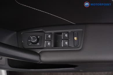 Volkswagen Tiguan R-Line Edition Automatic Petrol SUV - Stock Number (1680034) - 23rd supplementary image