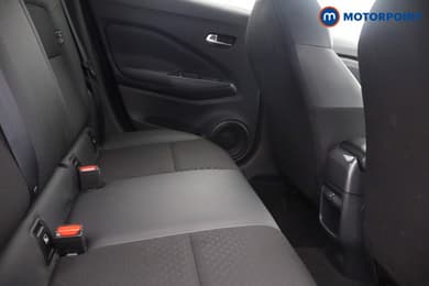 Nissan Juke N-Connecta Automatic Petrol SUV - Stock Number (1677796) - 9th supplementary image