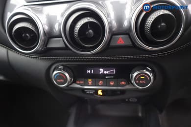 Nissan Juke N-Connecta Automatic Petrol SUV - Stock Number (1677796) - 19th supplementary image