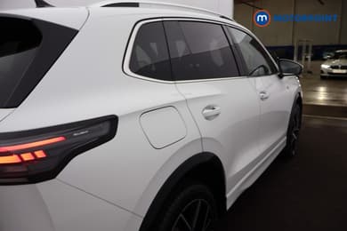 Volkswagen Tiguan R-Line Automatic Petrol Plug-In Hybrid SUV - Stock Number (1667400) - 27th supplementary image