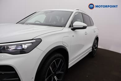 Volkswagen Tiguan R-Line Automatic Petrol Plug-In Hybrid SUV - Stock Number (1667400) - 33rd supplementary image