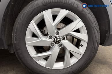 Volkswagen Tiguan Life Automatic Petrol SUV - Stock Number (1672605) - 13th supplementary image