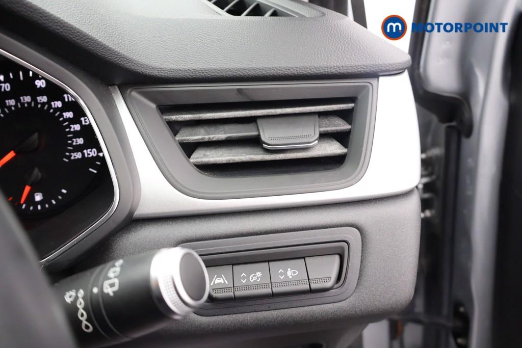 Renault Captur Iconic Automatic Petrol SUV - Stock Number (1680864) - 8th supplementary image