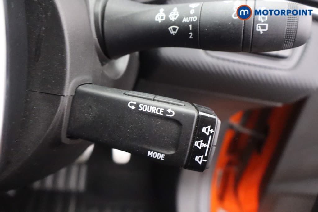 Renault Clio Rs Line Automatic Petrol-Electric Hybrid Hatchback - Stock Number (1680070) - 8th supplementary image