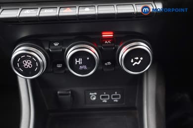 Renault Captur Iconic Manual Petrol SUV - Stock Number (1677547) - 9th supplementary image