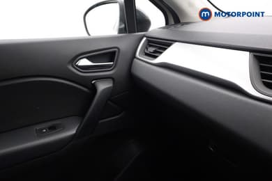 Renault Captur Iconic Manual Petrol SUV - Stock Number (1677547) - 11th supplementary image