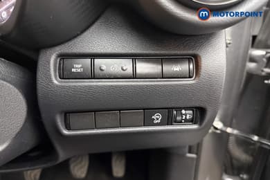 Nissan Juke N-Connecta Manual Petrol SUV - Stock Number (1678289) - 4th supplementary image