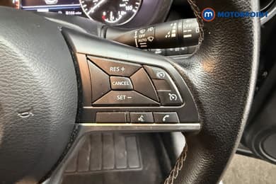 Nissan Juke N-Connecta Manual Petrol SUV - Stock Number (1678289) - 5th supplementary image