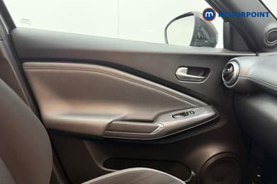 Nissan Juke N-Connecta Manual Petrol SUV - Stock Number (1678289) - 13th supplementary image