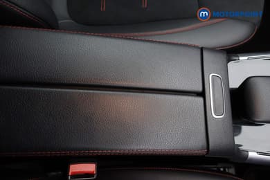 Mercedes-Benz GLB Amg Line Automatic Petrol SUV - Stock Number (1679106) - 15th supplementary image