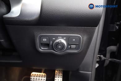 Mercedes-Benz GLB Amg Line Automatic Petrol SUV - Stock Number (1679106) - 19th supplementary image