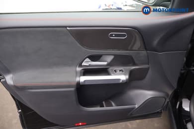 Mercedes-Benz GLB Amg Line Automatic Petrol SUV - Stock Number (1679106) - 32nd supplementary image