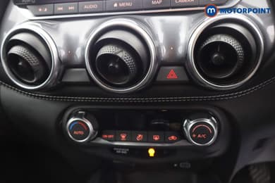 Nissan Juke N-Connecta Manual Petrol SUV - Stock Number (1679908) - 3rd supplementary image