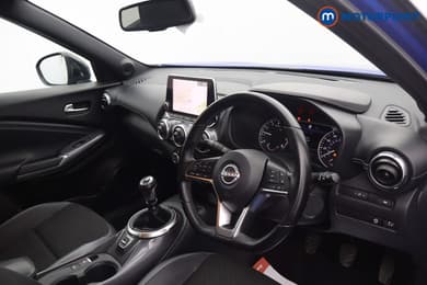 Nissan Juke N-Connecta Manual Petrol SUV - Stock Number (1679908) - 1st supplementary image