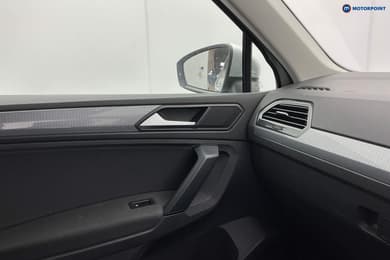 Volkswagen Tiguan Life Manual Petrol SUV - Stock Number (1680505) - 21st supplementary image
