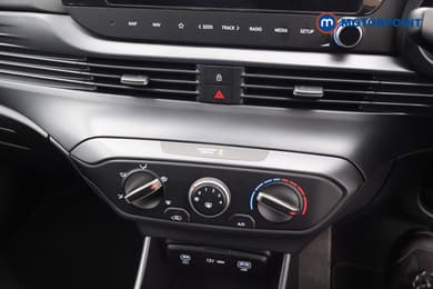 Hyundai I20 Advance Automatic Petrol Hatchback - Stock Number (1679211) - 9th supplementary image
