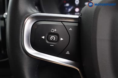 Volvo Xc40 Momentum Manual Petrol SUV - Stock Number (1684723) - 3rd supplementary image