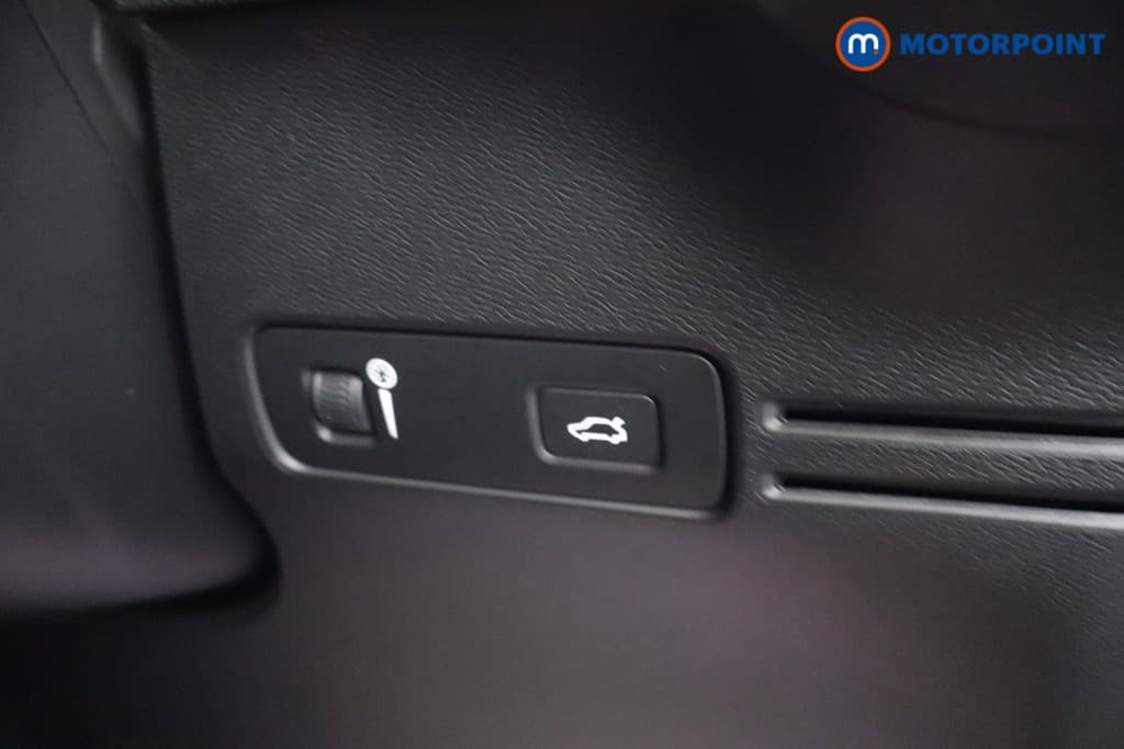 Volvo Xc40 Momentum Manual Petrol SUV - Stock Number (1684723) - 8th supplementary image