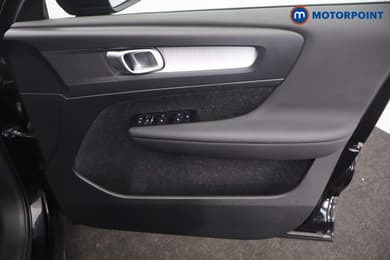Volvo Xc40 Momentum Manual Petrol SUV - Stock Number (1684723) - 23rd supplementary image