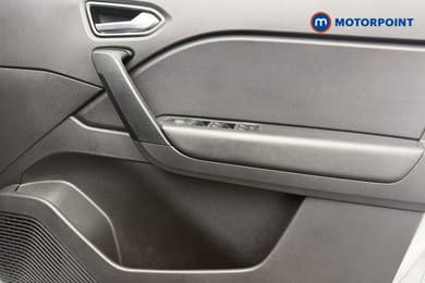 Renault Captur Iconic Manual Petrol SUV - Stock Number (1678396) - 18th supplementary image
