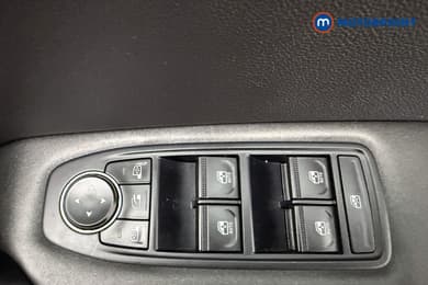 Renault Captur Iconic Manual Petrol SUV - Stock Number (1678396) - 19th supplementary image