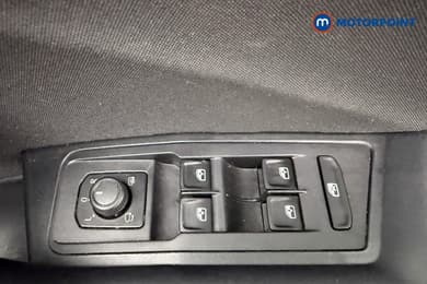 Volkswagen T-Roc Life Manual Petrol SUV - Stock Number (1681774) - 18th supplementary image