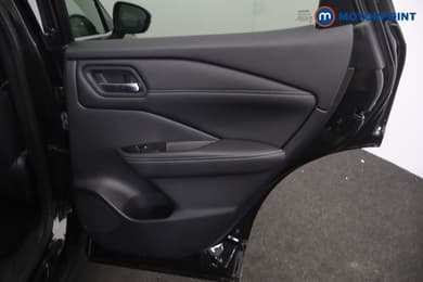 Nissan Qashqai N-Connecta Automatic Petrol SUV - Stock Number (1680465) - 23rd supplementary image