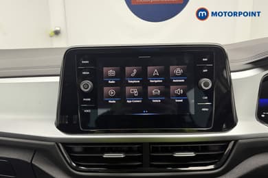 Volkswagen T-Roc Life Manual Petrol SUV - Stock Number (1670668) - 2nd supplementary image