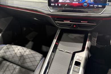 Volkswagen Passat R-Line Automatic Petrol Plug-In Hybrid Estate - Stock Number (1672191) - 9th supplementary image