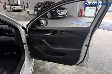 Volkswagen Passat R-Line Automatic Petrol Plug-In Hybrid Estate - Stock Number (1672191) - 13th supplementary image