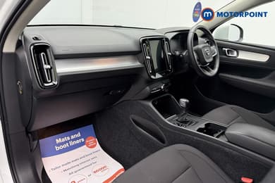 Volvo Xc40 Momentum Manual Petrol SUV - Stock Number (1674497) - 4th supplementary image