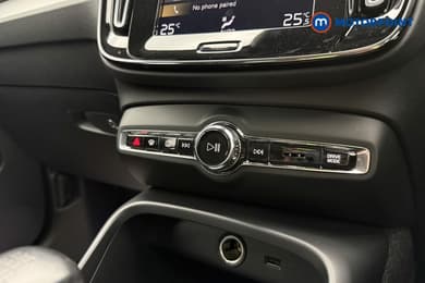 Volvo Xc40 Momentum Manual Petrol SUV - Stock Number (1674497) - 13th supplementary image
