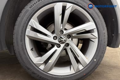 Volkswagen Tiguan R-Line Edition Automatic Petrol SUV - Stock Number (1679729) - 13th supplementary image