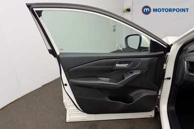 Nissan Qashqai Acenta Premium Automatic Petrol SUV - Stock Number (1683115) - 5th supplementary image