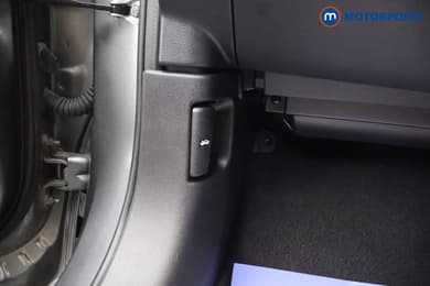 Nissan Juke N-Connecta Automatic Petrol SUV - Stock Number (1667434) - 33rd supplementary image
