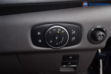 Ford Transit Limited Automatic Diesel Medium Roof Van - Stock Number (1685467) - 5th supplementary image