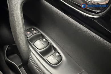 Nissan Qashqai Acenta Premium Manual Diesel SUV - Stock Number (1662095) - 17th supplementary image